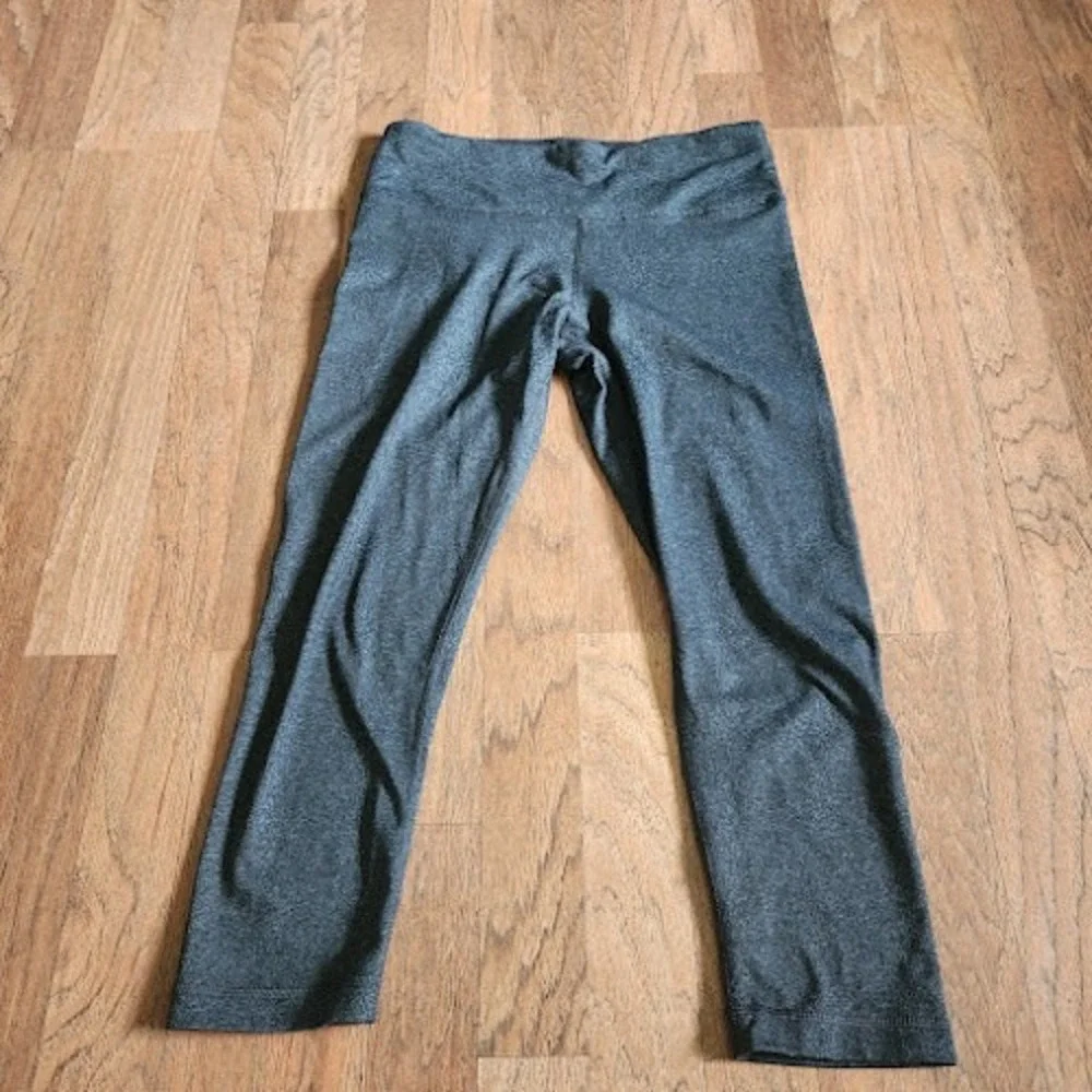 90 Degree by Reflex Womens Charcoal Grey Heathered Capri Leggings Size Small 461